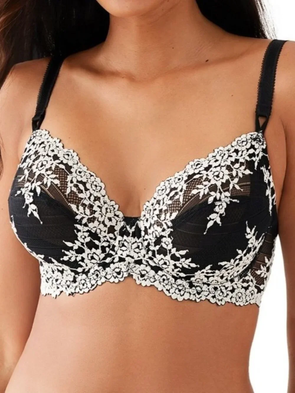 Wacoal 65191 Embrace Lace Underwire Bra 38C Black & White